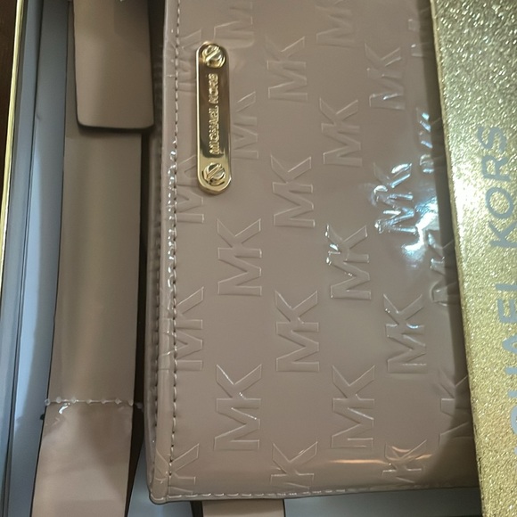 NWT NIB brand new with gift box belt adjustable table pink purse - Picture 3 of 8